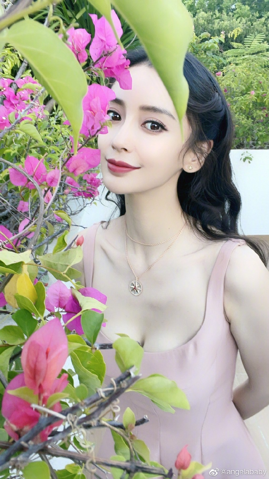 一向身型都是偏瘦。