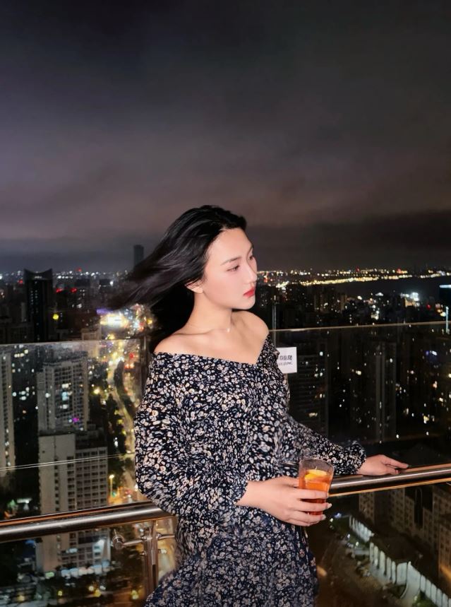 杭州有女遊客不滿麵館老闆放任其朋友對她性騷擾。抖音