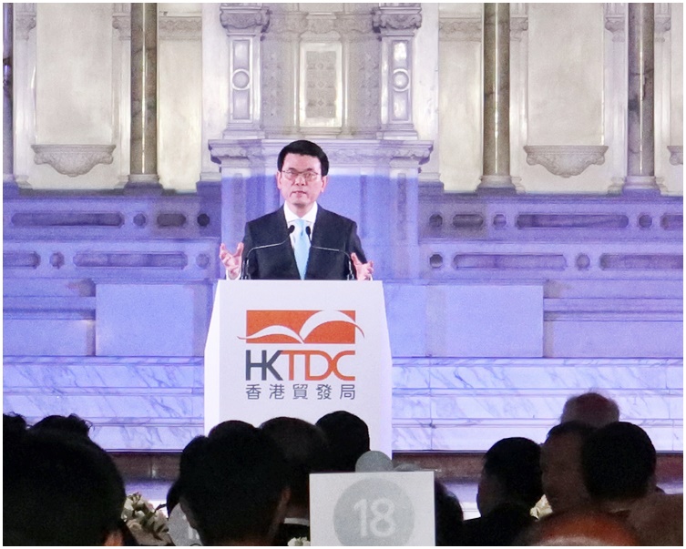 邱騰華在洛杉磯出席香港貿易發展局舉辦的「邁向亞洲 首選香港」晚宴並致辭。