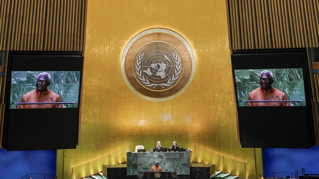 2023年9月22日，所罗门群岛总理索加瓦雷在联合国大会上发言。 路透社