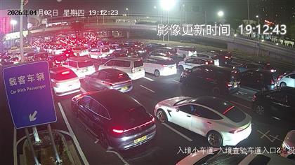 往珠海車輛晚上7時許大排長龍。 往珠海車輛晚上7時許大排長龍。