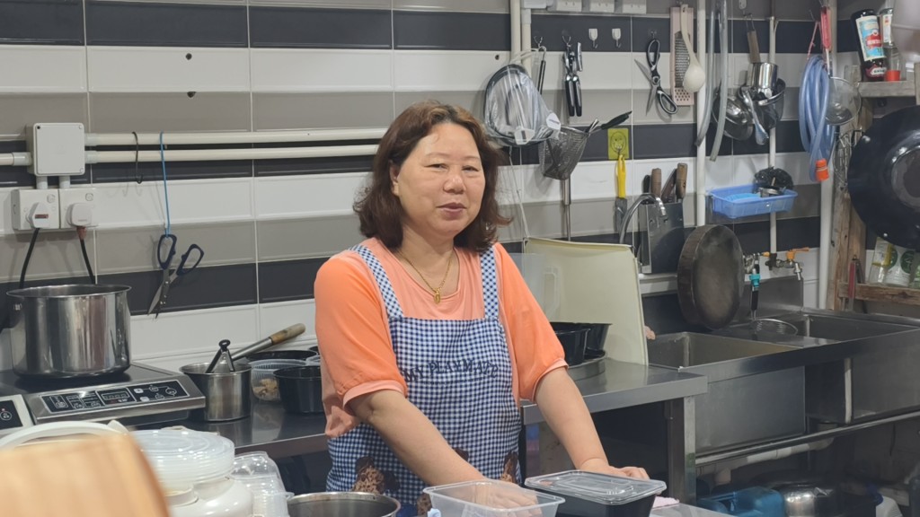 食肆負責人彭小姐表示如果明早仍然無水，將會暫停營業。徐裕民攝