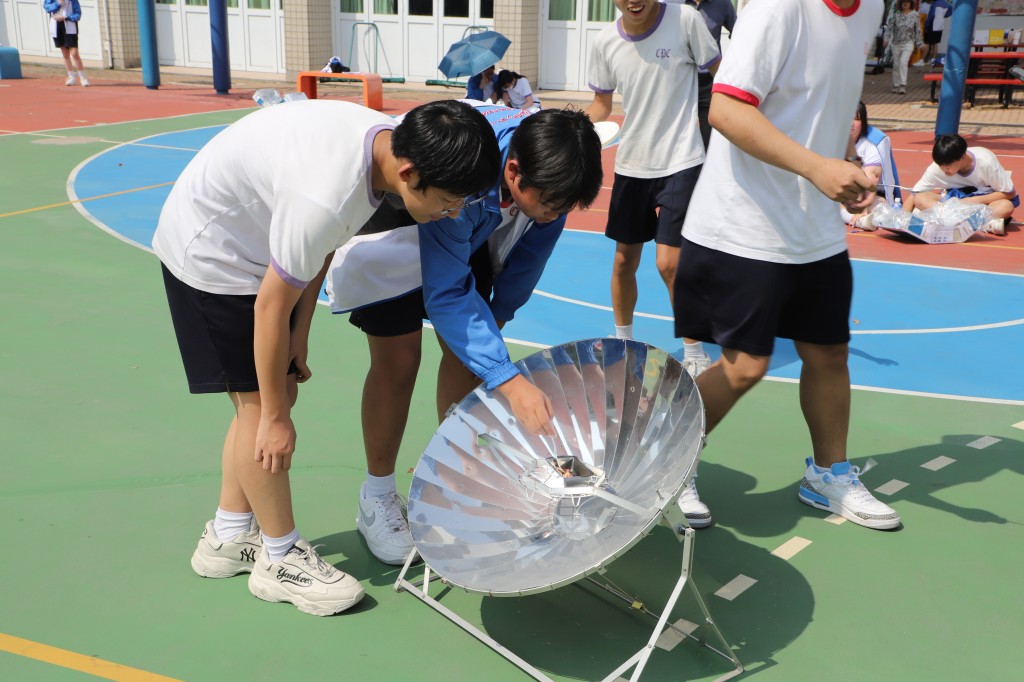 與物理科合辦「太陽灶」體驗數理應用。