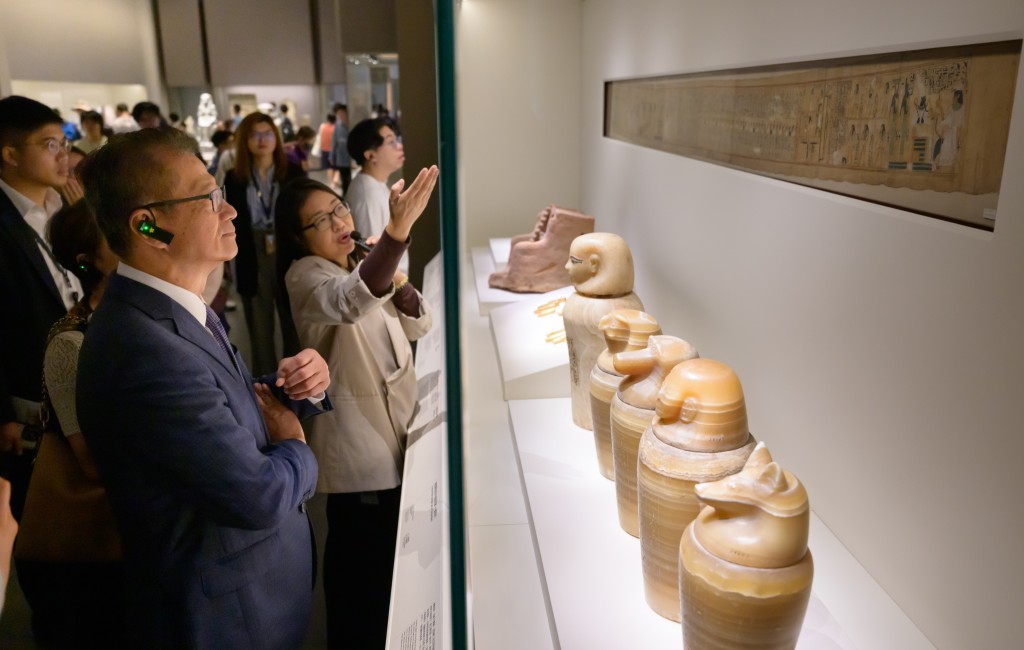 陳茂波參觀「古埃及文明大展」。陳茂波網誌 陳茂波參觀「古埃及文明大展」。陳茂波網誌