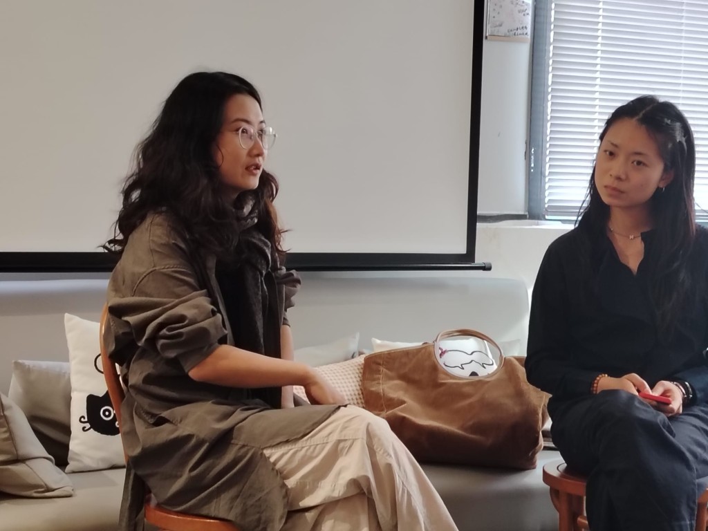 焦小芳通过纪录片，用影像记录人与自然的相处。王争鸣摄