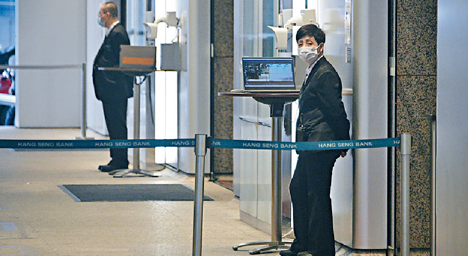 ■物业管理行业的保安员因工时长，招聘相对困难。资料图片
