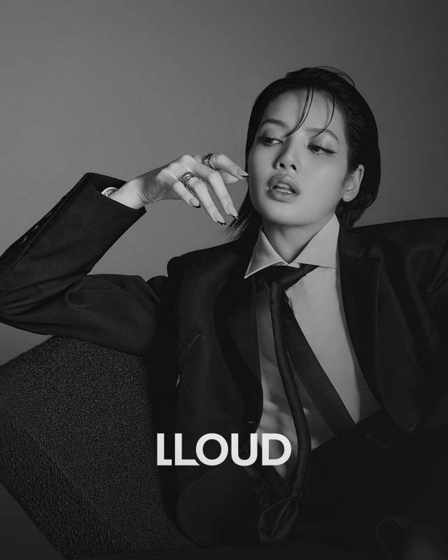Lisa以西装look大老板造型照，公布成立经理人公司「LLOUD」的喜讯。