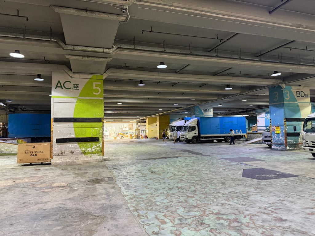 樂聲工業中心地下貨櫃車泊車場。 樂聲工業中心地下貨櫃車泊車場。