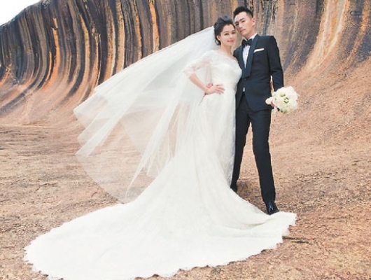 徐若瑄与李云峰拍摄的婚纱相。