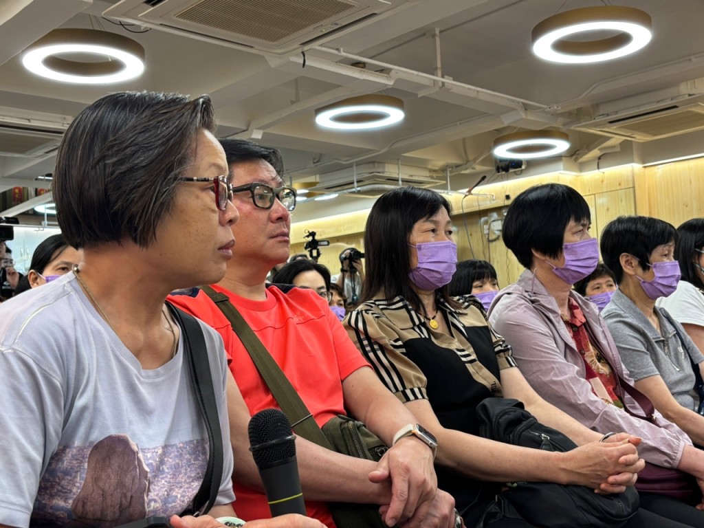 (左一、二)張小姐及其弟弟。郭穎彤攝 (左一、二)張小姐及其弟弟。郭穎彤攝