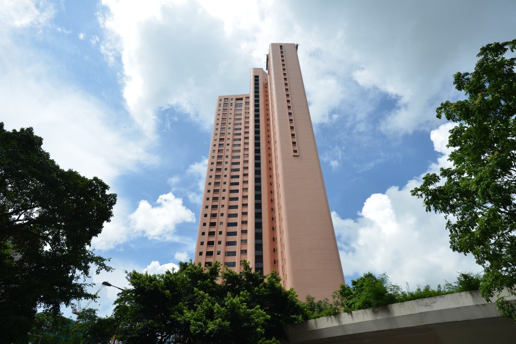 The Albany高層A室，實用面積1,948平方呎，三房間隔，新近連車位以1億元沽出。