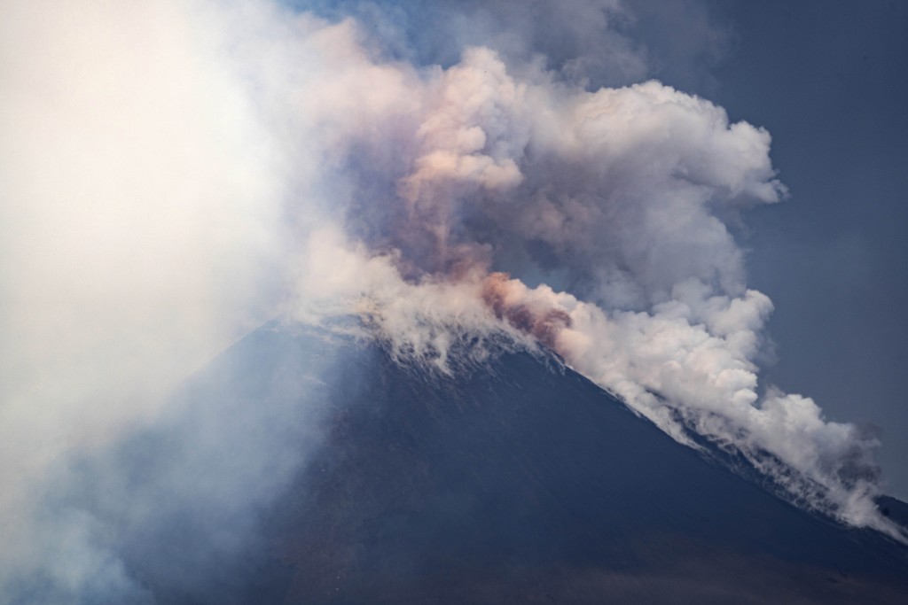 意大利埃特納火山爆發。 美聯社 意大利埃特納火山爆發。 美聯社