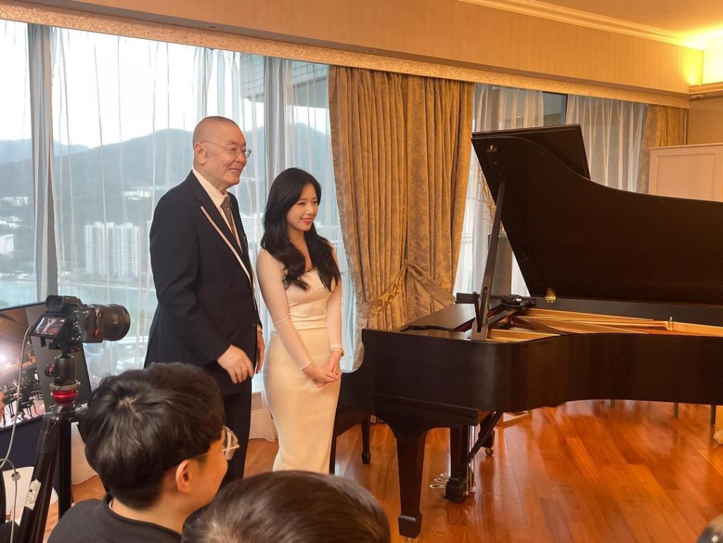 黎佩琳的IG有不少與國寶級鋼琴大師劉詩昆的合照。
