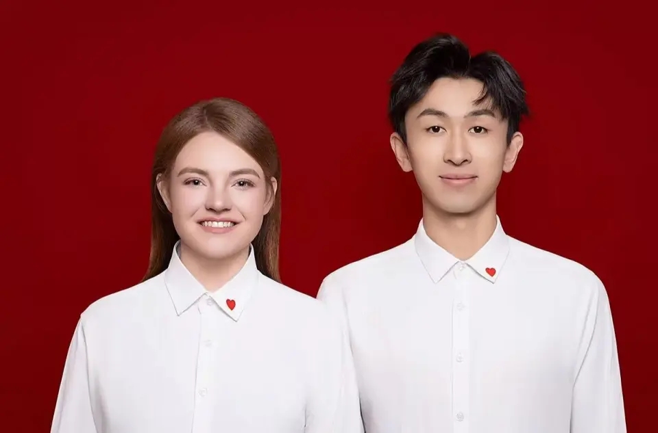 遼寧男子送外賣認識美籍幼師,電梯裡一見鍾情。 遼寧男子送外賣認識美籍幼師,電梯裡一見鍾情。