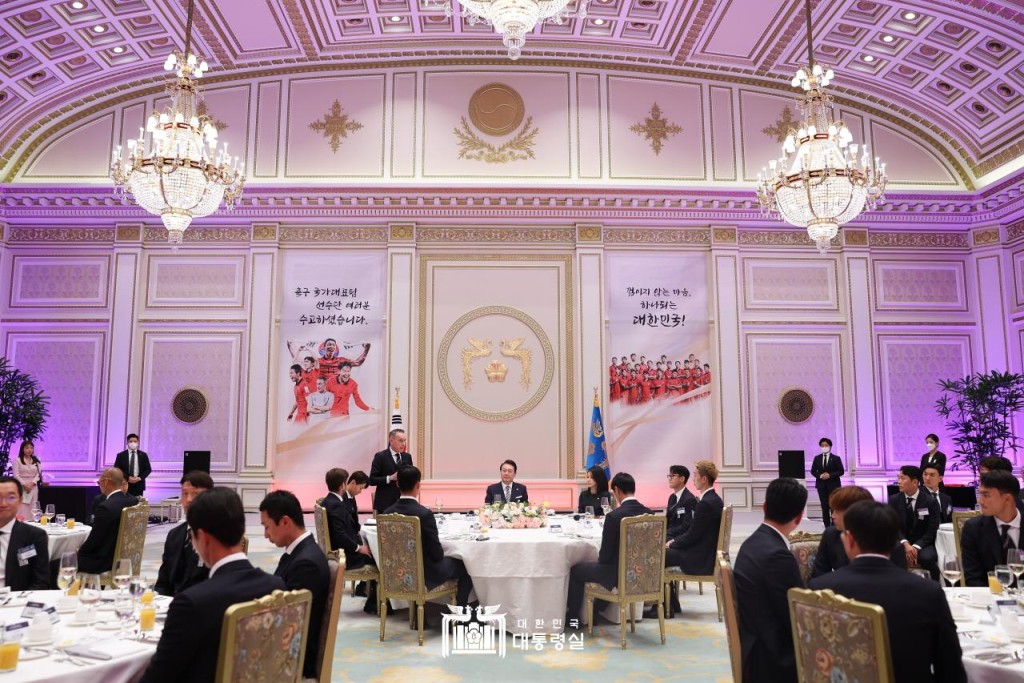 尹锡悦设宴款待。总统府官网图片