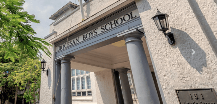 拔萃男書院(Diocesan Boys' School)是香港歷史悠久的傳統直資男校,創立於1869年,向來是不少家長心目中的頂尖學府。(圖:學校官網) 拔萃男書院(Diocesan Boys' School)是香港歷史悠久的傳統直資男校,創立於1869年,向來是不少家長心目中的頂尖學府。(圖:學校官網)