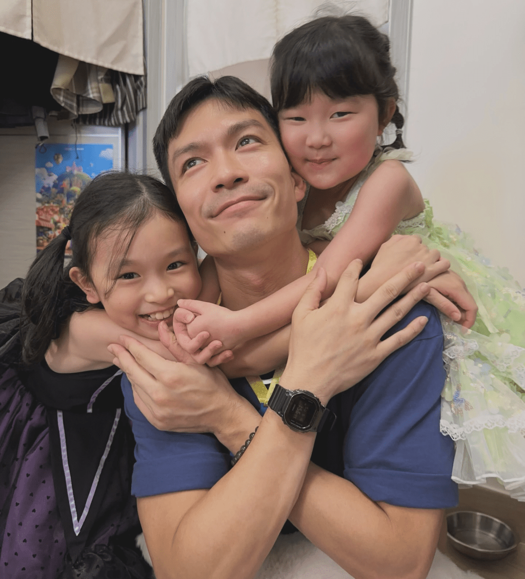 轉眼間,大女Emma已經11歲,細女Elva亦已7歲。(圖片來源:IG@danielchau928) 轉眼間,大女Emma已經11歲,細女Elva亦已7歲。(圖片來源:IG@danielchau928)