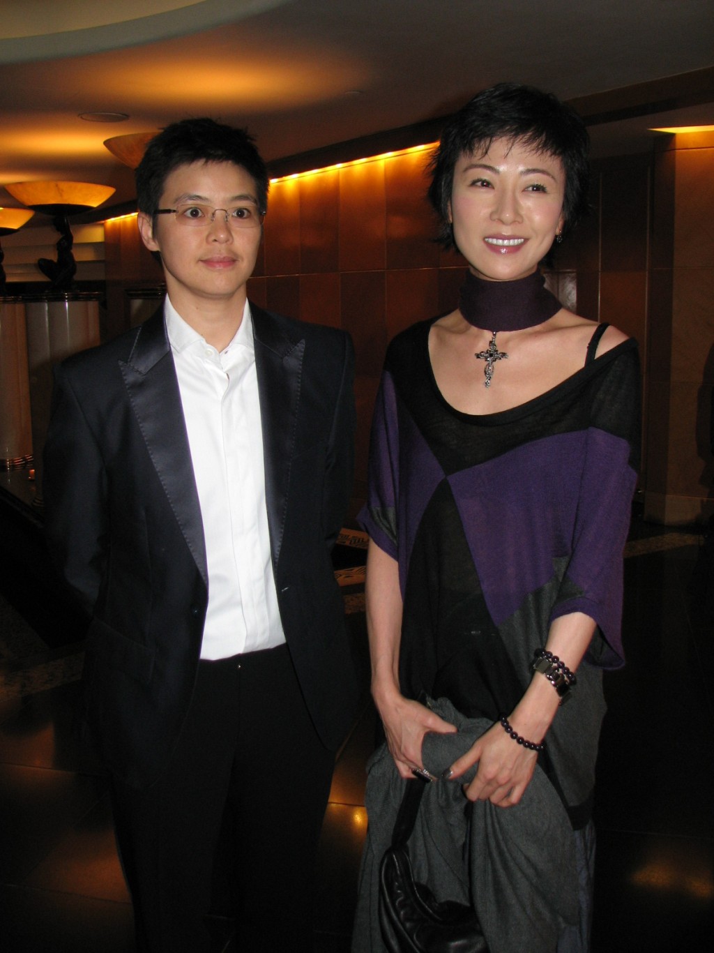 袁洁莹（右）早年传与同性密友阮嘉欣展开7年恋人关系，但二人于2012年因性格不合分手。