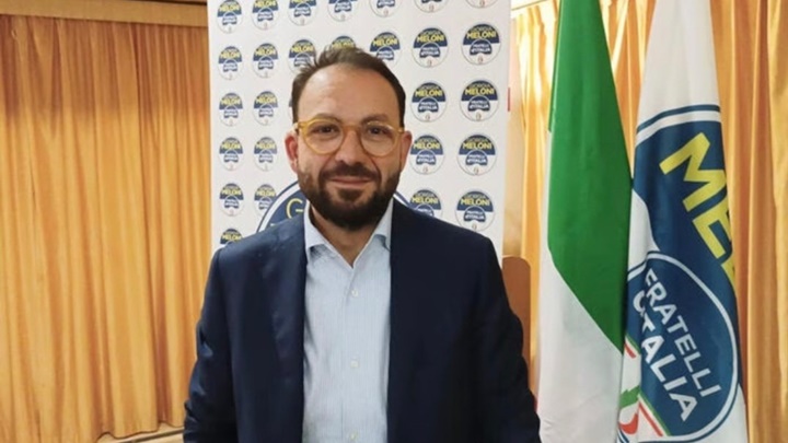 意大利極右兄弟黨的皮桑諾（Calogero Pisano）因過去讚揚希特拉言論，被撤銷黨內參選資格。網上圖片