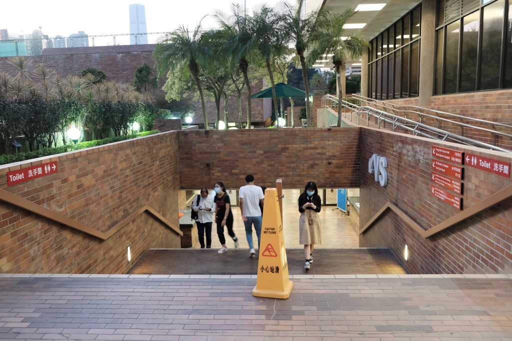 2019/2020學年共有2,100名八大學生退學。資料圖片