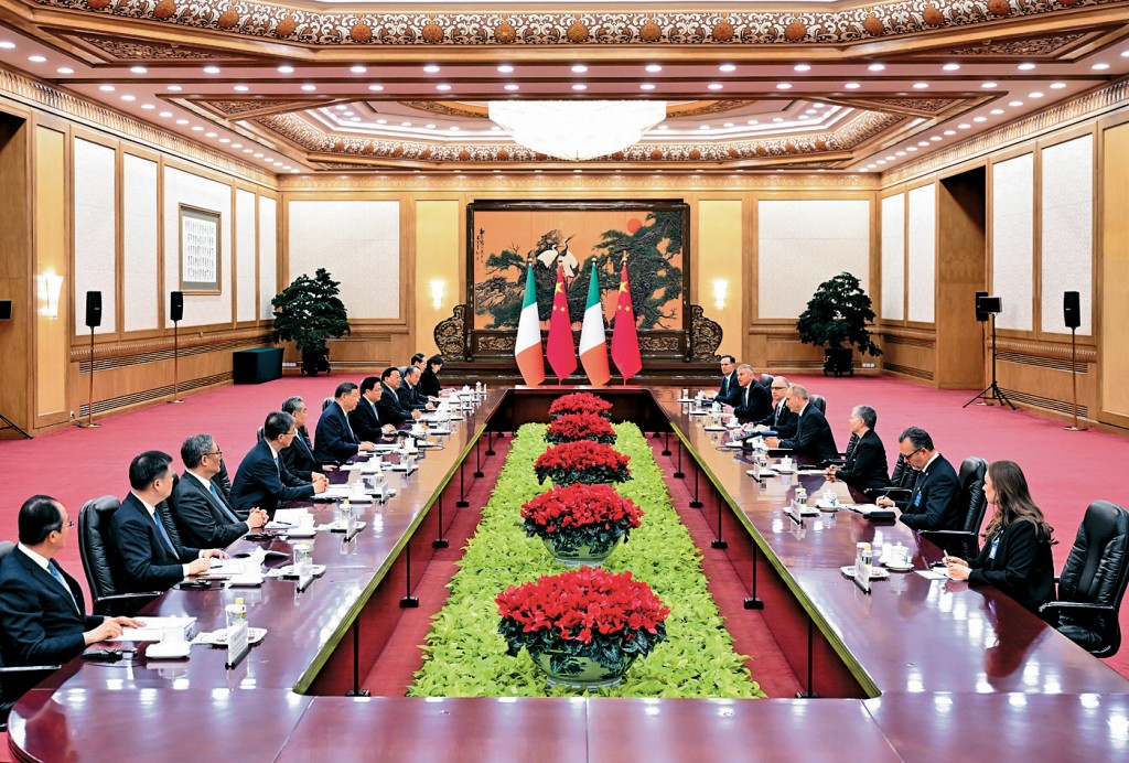 習近平昨日同愛爾蘭總理馬丁舉行會談。