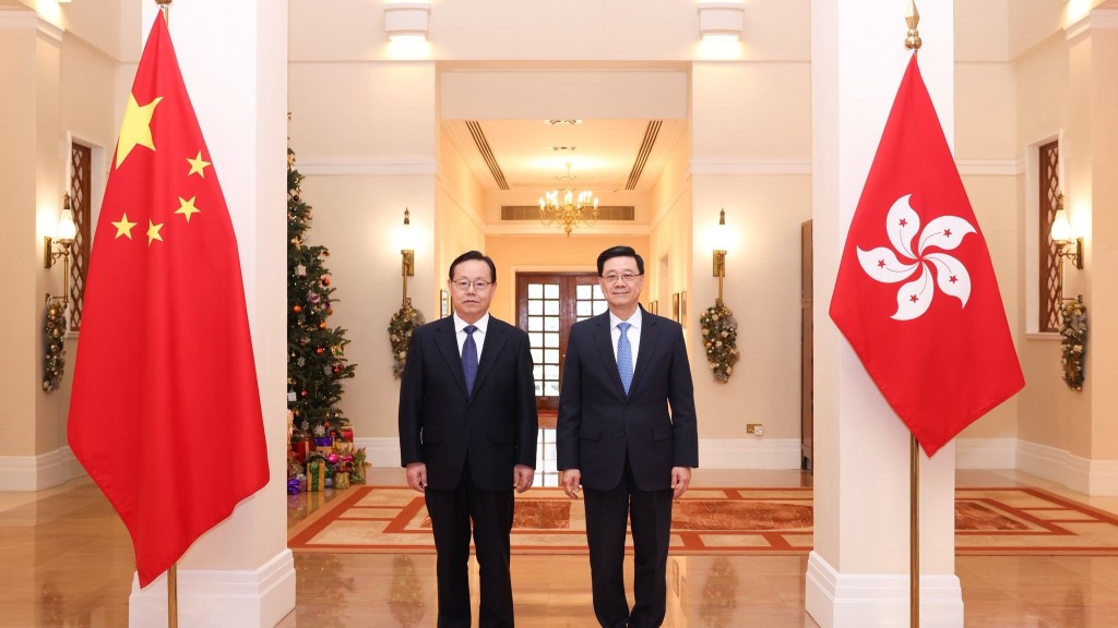 李家超（右）會晤全國政協副主席蔣作君（左）。李家超FB圖片