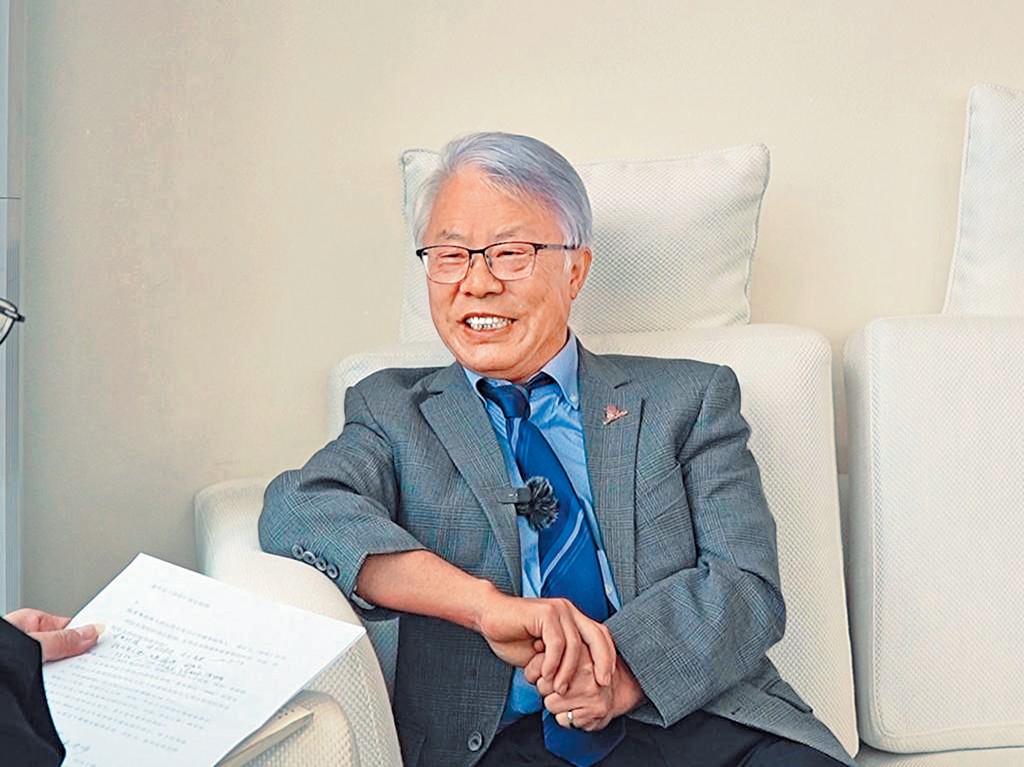 朱世平感謝星島新聞集團把香港企業的招聘引入內地校園，指是一件功德無量的事情。