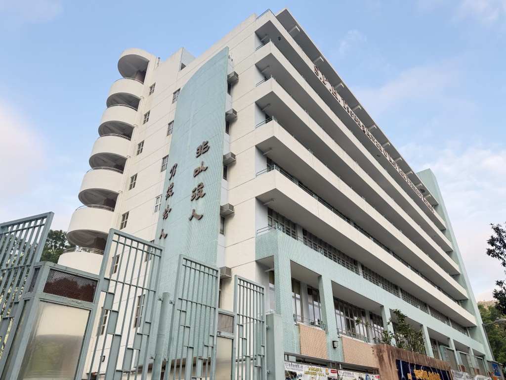 她預計五月會公布學校商討後的最終方案是否可行,「再拖就會影響新學年開展」。 她預計五月會公布學校商討後的最終方案是否可行,「再拖就會影響新學年開展」。