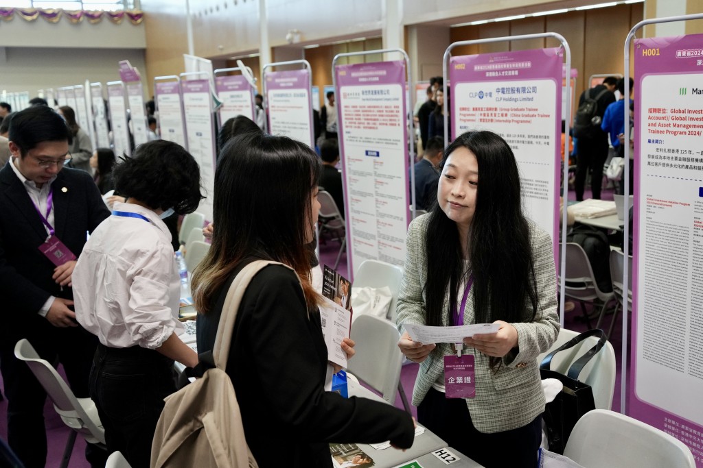 政府推出“高才通计划”，希望吸引海外100强大学毕业生来港发展。资料图片