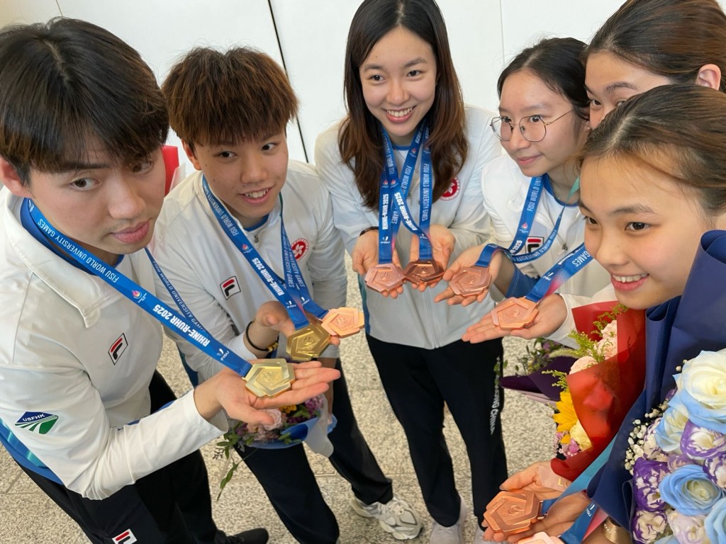 6位年青的世大運乒球獎牌得主滿載而歸。徐嘉華攝 6位年青的世大運乒球獎牌得主滿載而歸。徐嘉華攝