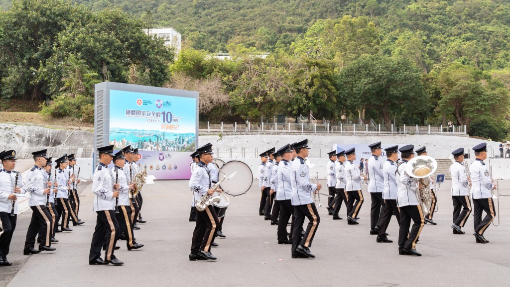升旗仪式由警察乐队的表演揭开序幕。政府新闻处