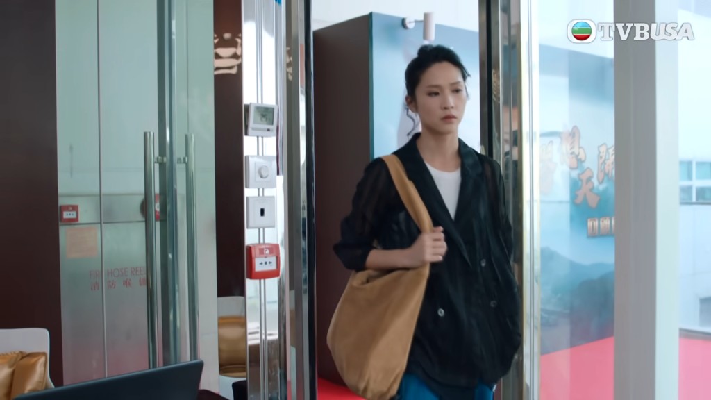 蔣祖曼於《輕．功》飾演黎耀祥女兒，非常有女強人氣勢。