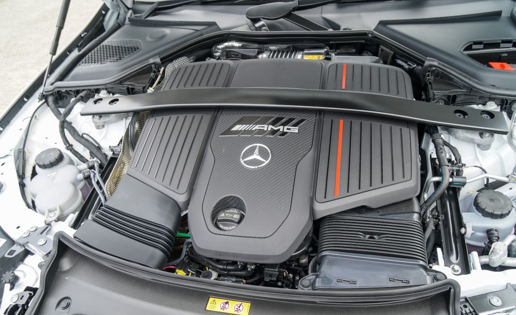 充電混能平治Mercedes-AMG E 53 HYBRID 4MATIC+本地試駕:3公升直六混能Turbo引擎總馬力585hp,扭力750Nm。