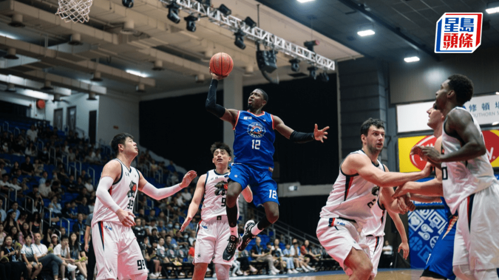 香港金牛队「得分王牌」坎普今场贡献全场最高的35分。