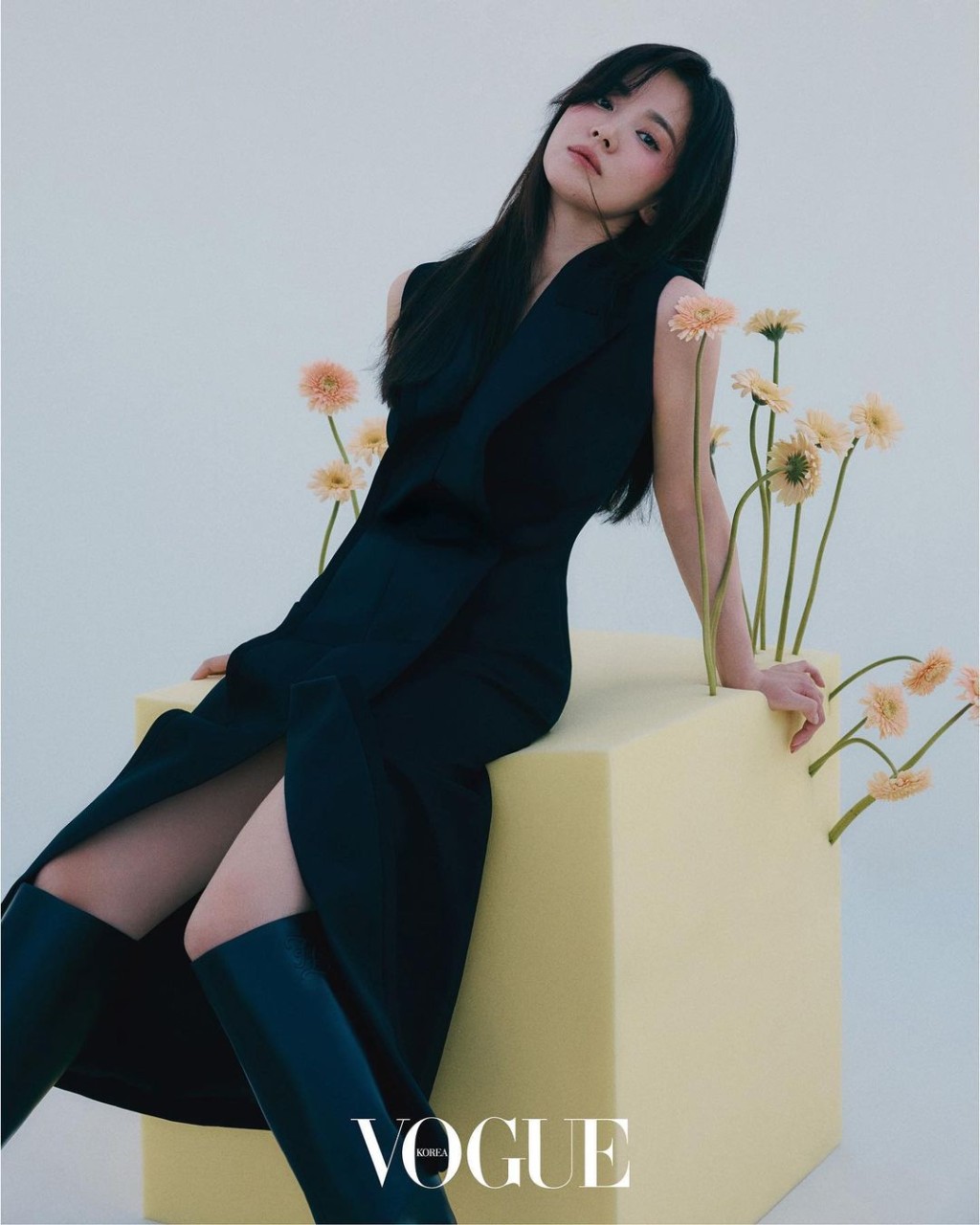 仲有晒腿。(VOGUE KOREA圖片)