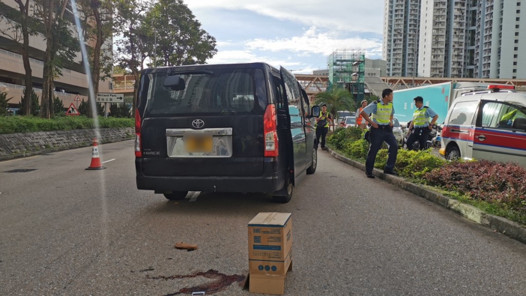 奪命車禍|天水圍8旬婆婆遭輕型貨車輾過不治 馬路遺假牙血路