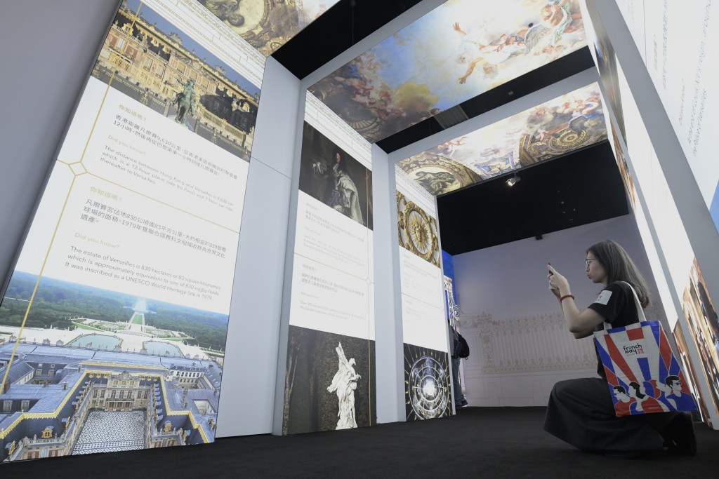 展览分为六个主题，包括「时空穿梭」、「凡尔赛宫之辉煌璀璨」、「凡尔赛宫之百年艺韵」、「凡尔赛宫之自然景观」、「凡尔赛宫之创新」及「凡尔赛宫一日游」。褚乐琪摄