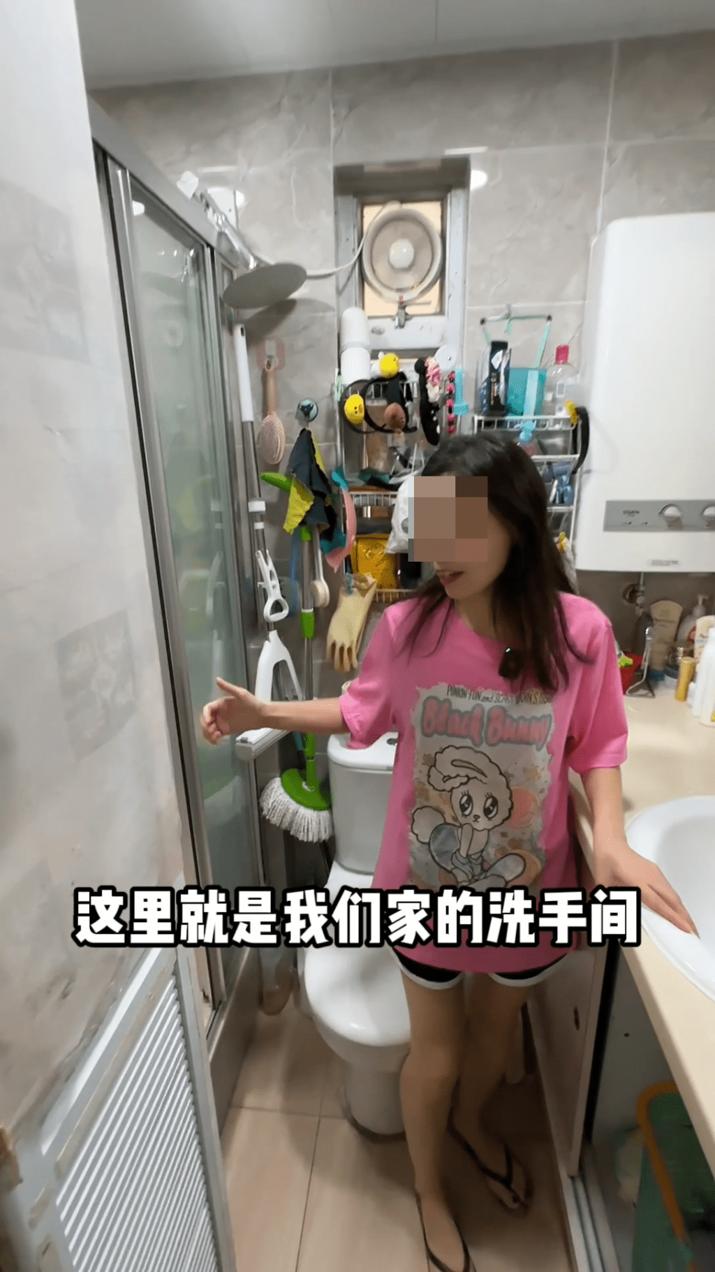 她表示由於家中人多，設有兩個洗手間。