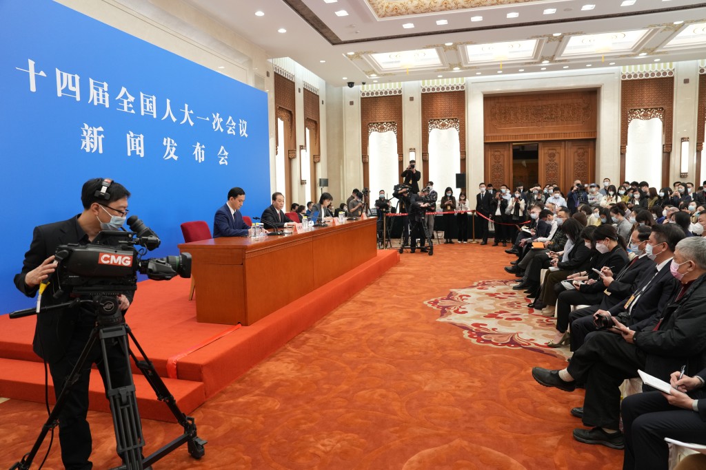 十四屆全國人大一次會議舉行新聞發布會。新華社