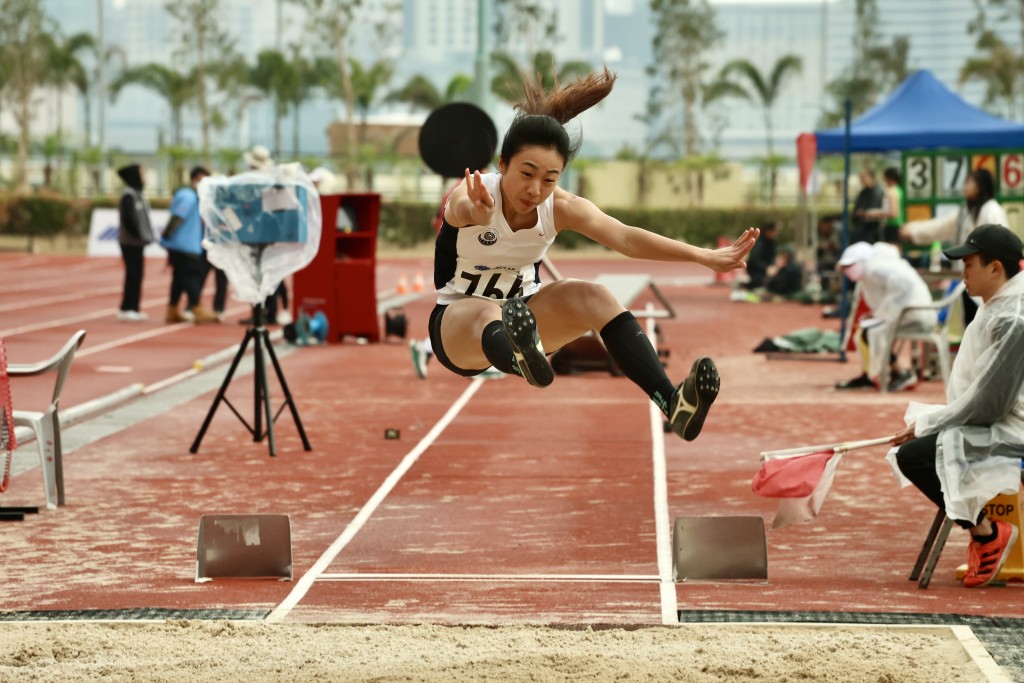 主项三级跳的陈彦霖今日在跳远以5米69夺得亚军, 为周日的三级跳热身.