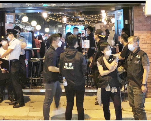 警方在尖沙嘴區採取行動。