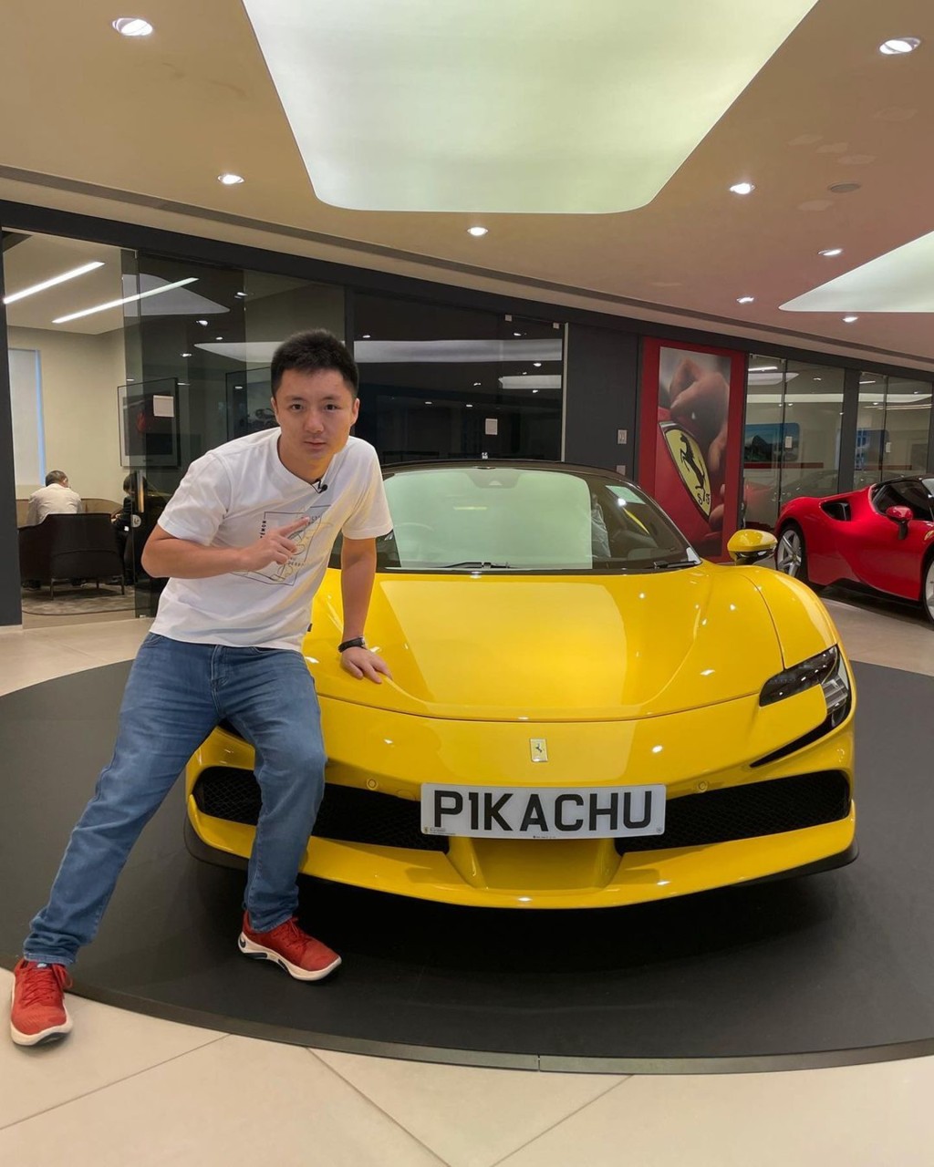 鍾培生好鍾意「PIKACHU」車牌。