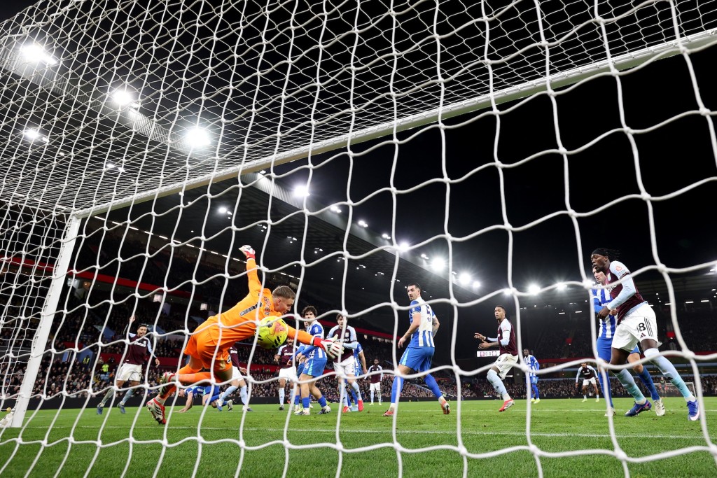 維拉憑烏龍球小勝白禮頓。法新社 維拉憑烏龍球小勝白禮頓。法新社