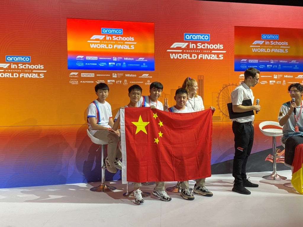 學生組隊首次參加參加學界一級方程式賽車比賽，即勝出並成為香港代表隊到新加坡參賽。