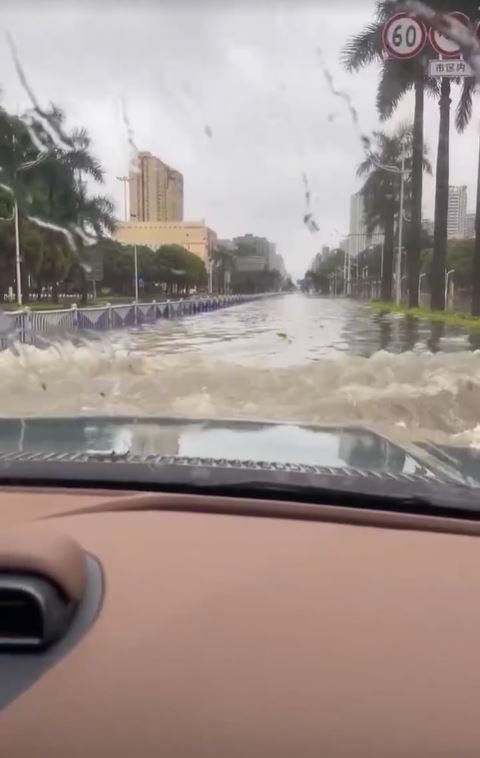 广西南宁暴雨令多处地区水浸。