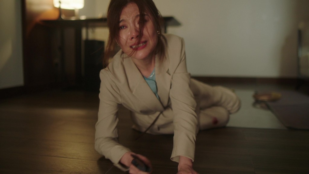 呢場戲,吳沚默、陳少邦同埋姚宏遠(Lucas)都做得好好,吳沚默演得夠驚恐同淒慘,少邦同Lucas則夠晒兇狠。 呢場戲,吳沚默、陳少邦同埋姚宏遠(Lucas)都做得好好,吳沚默演得夠驚恐同淒慘,少邦同Lucas則夠晒兇狠。