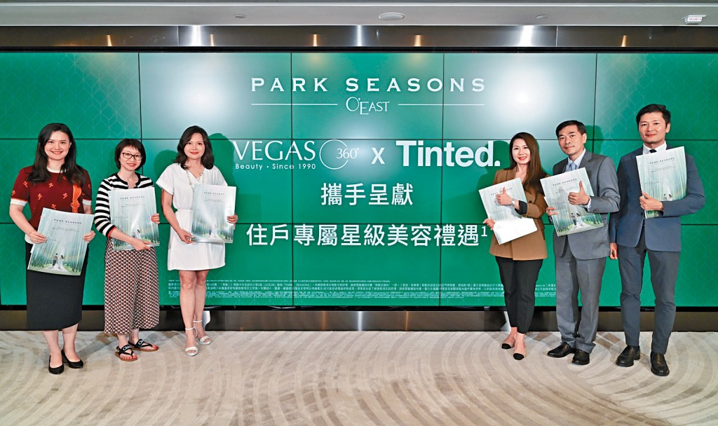 會德豐地產黃光耀（右二）表示，PARK SEASONS 預計48小時內開價，首批不少於138伙。