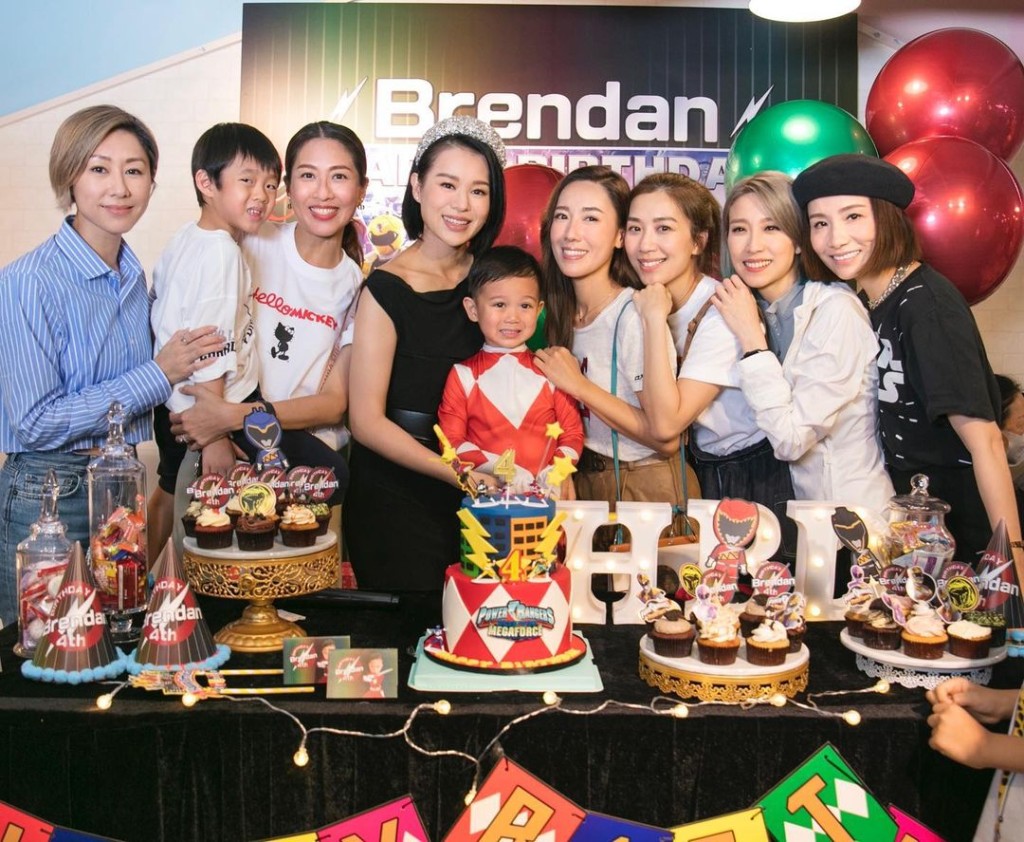 「胡說八道」的一班姊妹如李施嬅、黃智雯、姚子羚、胡定欣及胡蓓蔚亦個個到齊。