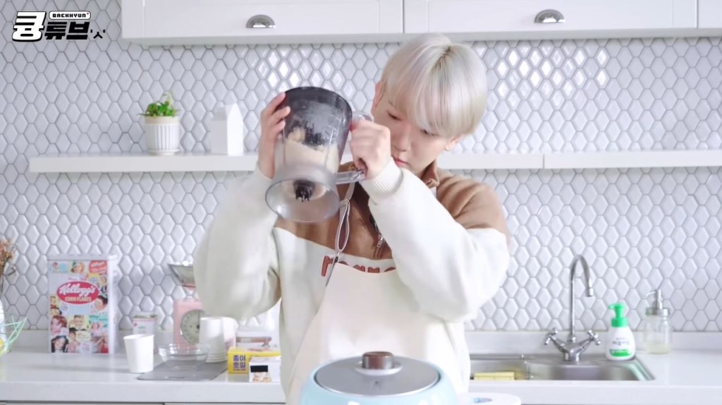 搅拌时自己拎起摇。