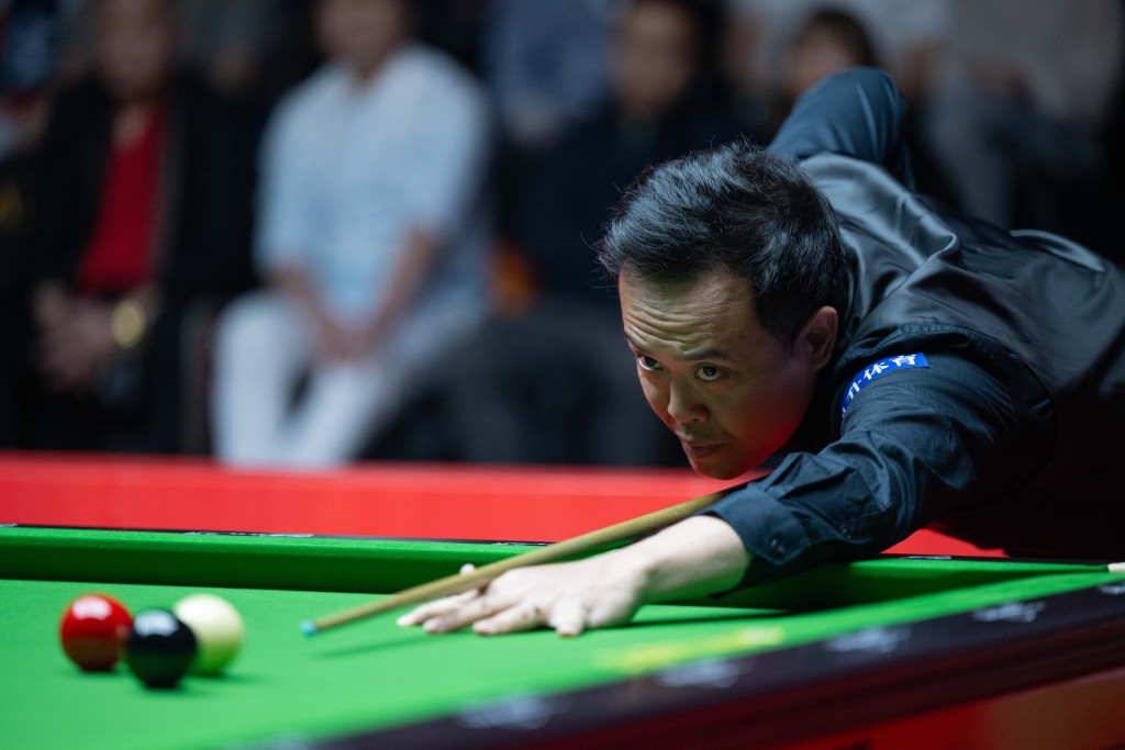 傅家俊（Marco），上仗復出首戰即以6：2先勝港將吳安儀，今仗再次「內戰」以6：3贏香港球手王雨晨，下仗再戰中國球手周躍龍。新華社圖片